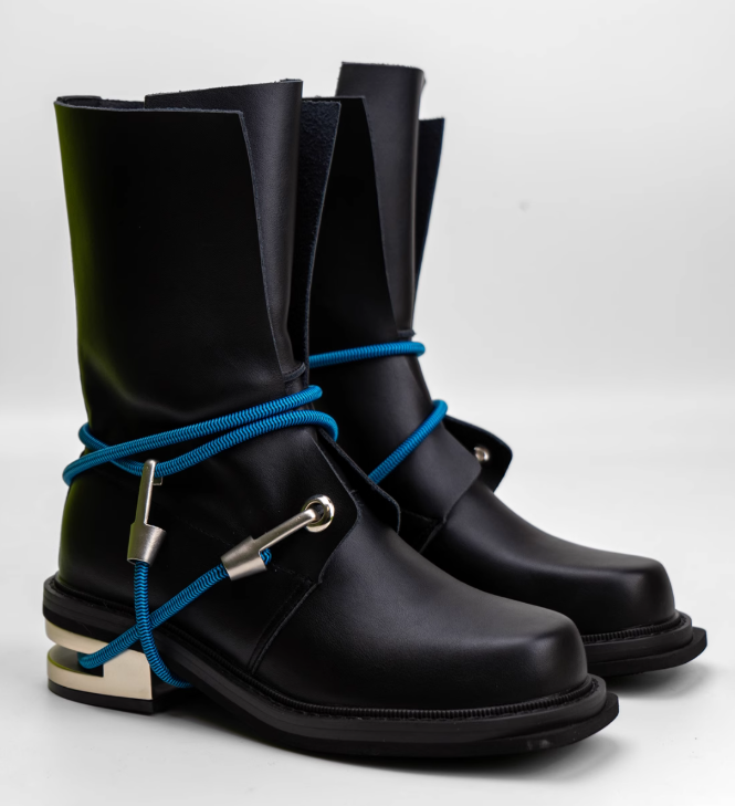 Street Fashion Rome 2025 - Stivaletti corti con tacco in metallo