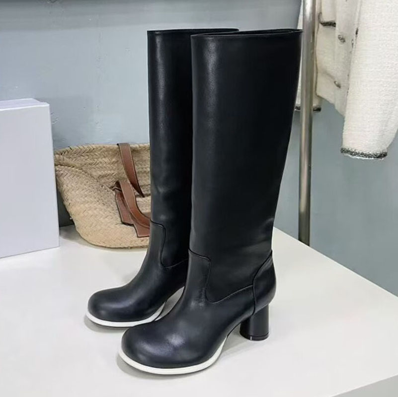 Street Fashion Rome 2025 - Stivali elasticizzati in vera pelle Moda