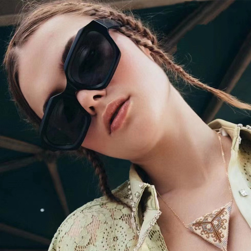 Occhiali da sole con montatura - Street Fashion Photographers recensione e prezzo